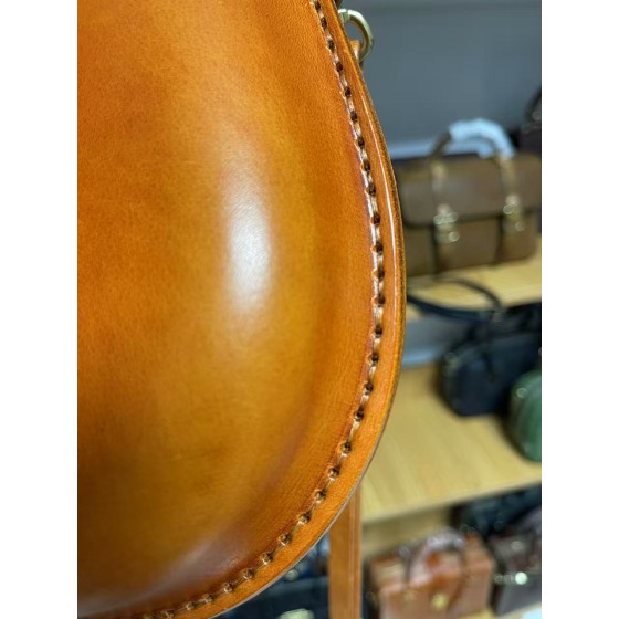 Handmade, thickened oil-waxed vegetable-tanned leather mobile phone shoulder/crossbody bag